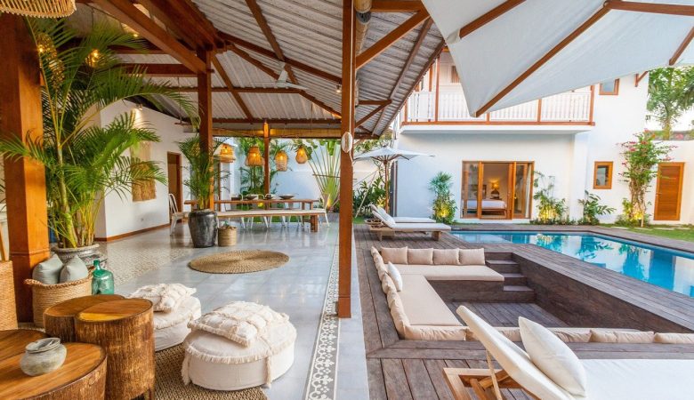 Créez une ambiance chaleureuse avec du bois sur votre terrasse