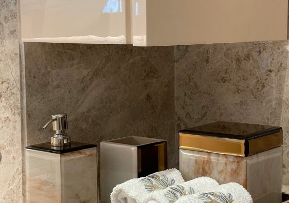 Transformez votre salle de bain avec des carreaux en travertin !