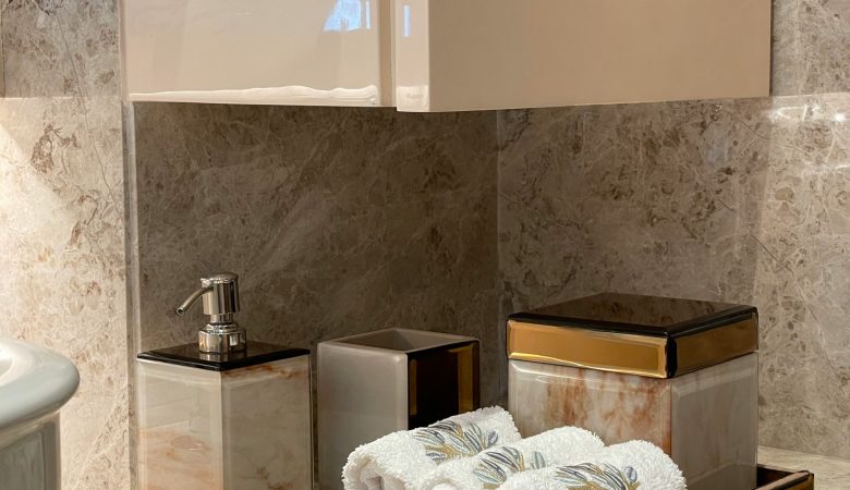 Transformez votre salle de bain avec des carreaux en travertin !